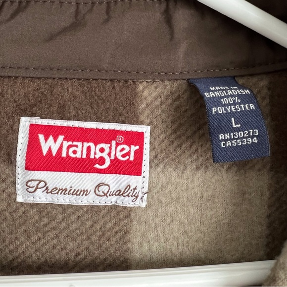 Wrangler Men’s Brown Tan Fleece Plaid Button Down Work Shirt Casual Large - Picture 2 of 8